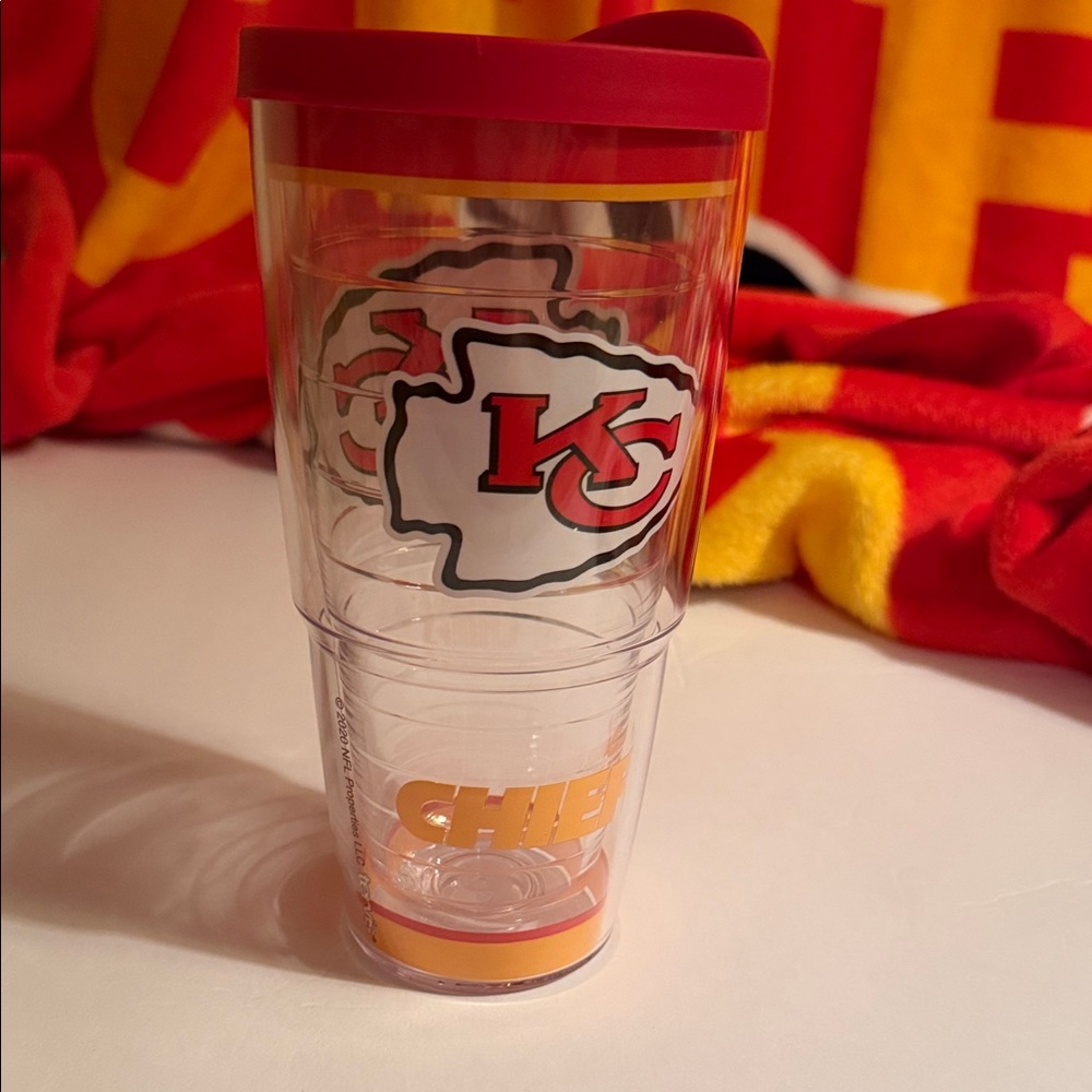 Kansas City Chiefs Red & Gold Fleece Throw Blanket + Fan Gear - Picture 6 of 15